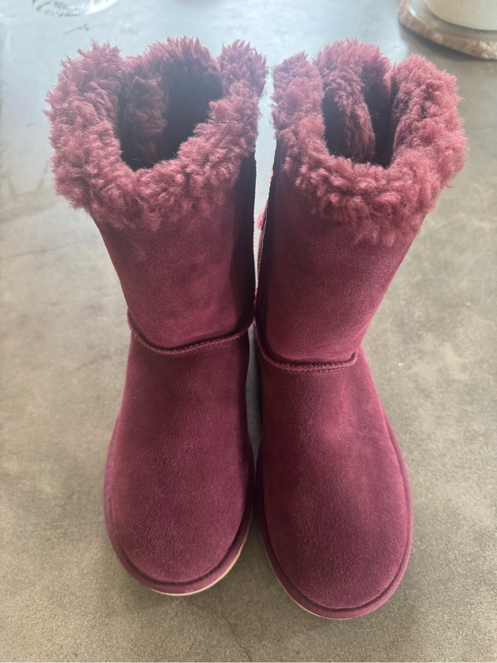 New never worn Ugg Women's shearling Bailey  Boots - Burgundy